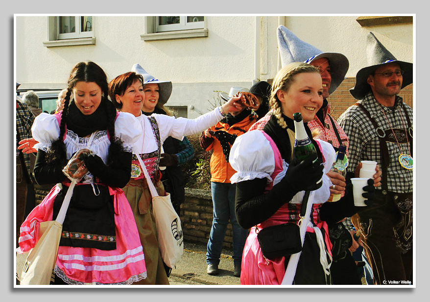 Buntes Treiben beim Faschingsumzug Zewen 2013